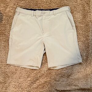Mizzen+Main Beige Helmsmen Flat Front Shorts